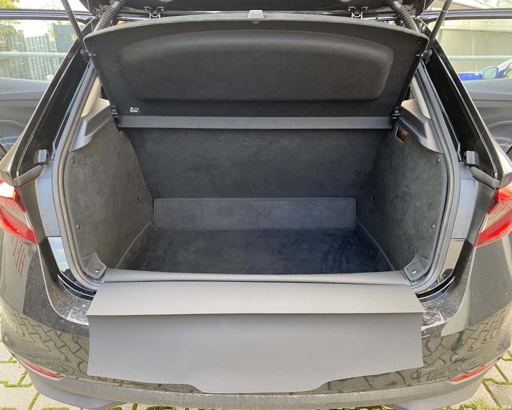 Kofferraumschutz Skoda Fabia Schrägheck BJ.2022 (CCKSKFASC) CargoCover (1)