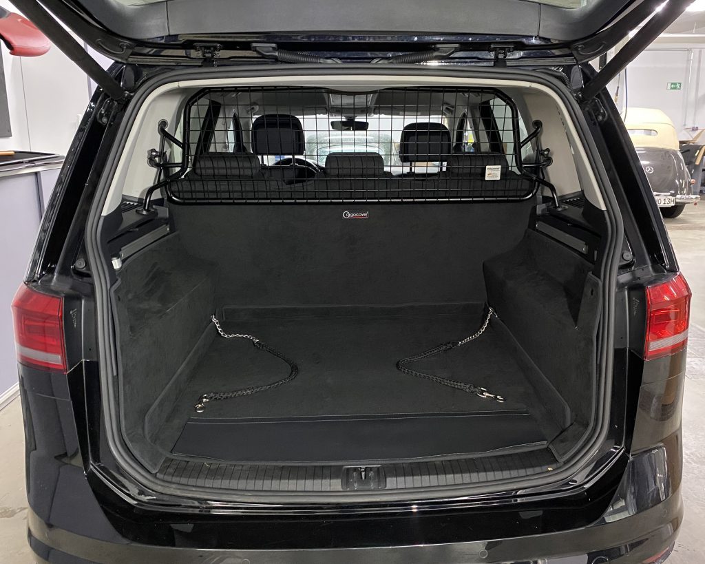 Kofferraumschutz VW Touran CargoCover (1)