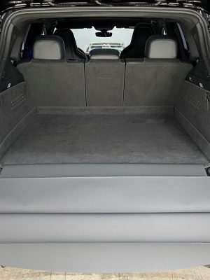 Porsche Cayenne Hybrid (Gen.3) Kofferraumschutz Hund CargoCover