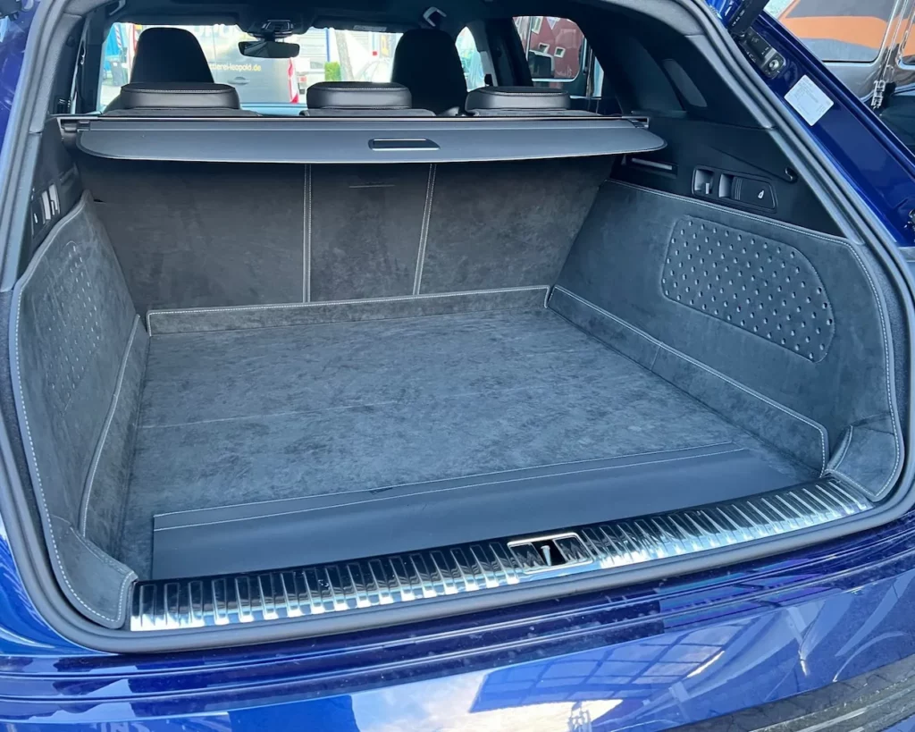 Hund Kofferraumschutz Audi E-Tron (SUV) ab 2019 - Kofferraumschutz für Hunde - Kofferraumwanne von CargoCover - Produktbild 1