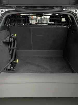 Hund Kofferraumschutz Audi Q4 E-Tron (FZ) (ab 2021) Ladeboden ausgebaut - Kofferraumschutz für Hunde - Kofferraumwanne von CargoCover - Produktbild 1