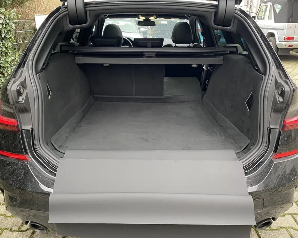 Hund Kofferraumschutz BMW 3er Touring (G21) ab 2019 - Kofferraumschutz für Hunde - Kofferraumwanne von CargoCover - Produktbild 1