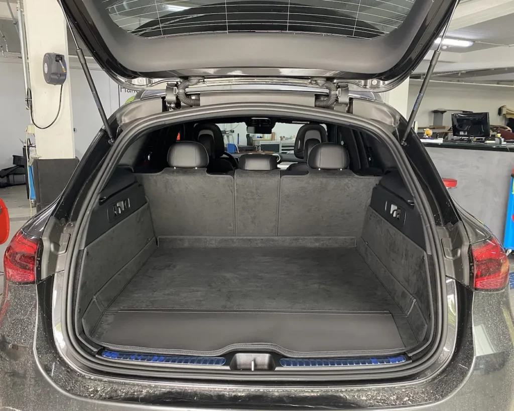 Hund Kofferraumschutz Mercedes-Benz GLC Hybrid (X254) ab 2022 - Kofferraumschutz für Hunde - Kofferraumwanne von CargoCover - Produktbild 1