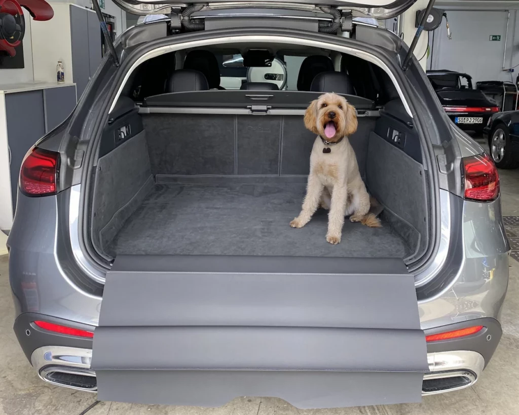 Hund Kofferraumschutz Mercedes-Benz GLC X254 ab 2022 - Kofferraumschutz für Hunde - Kofferraumwanne von CargoCover - Produktbild 1