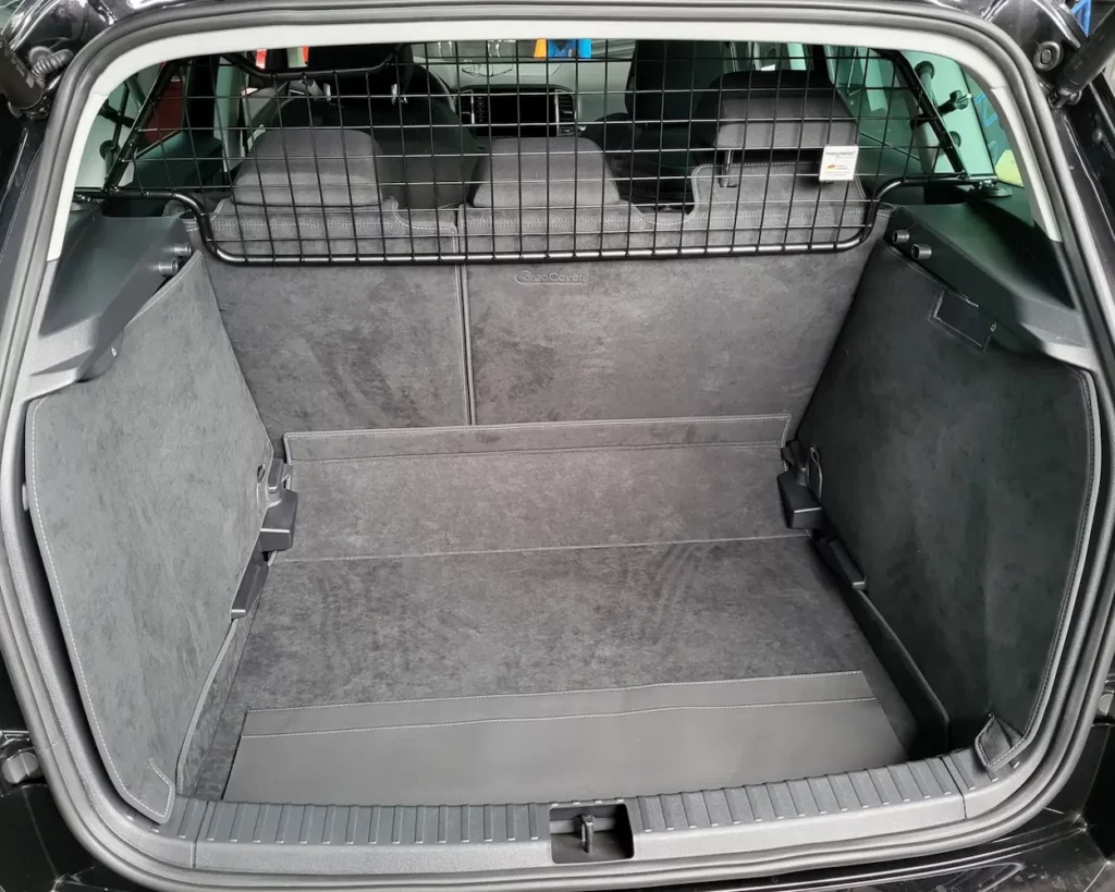 Hund Kofferraumschutz Skoda Karoq (NU) ab 2017, tiefer Ladeboden - Kofferraumschutz für Hunde - Kofferraumwanne von CargoCover - Produktbild 1
