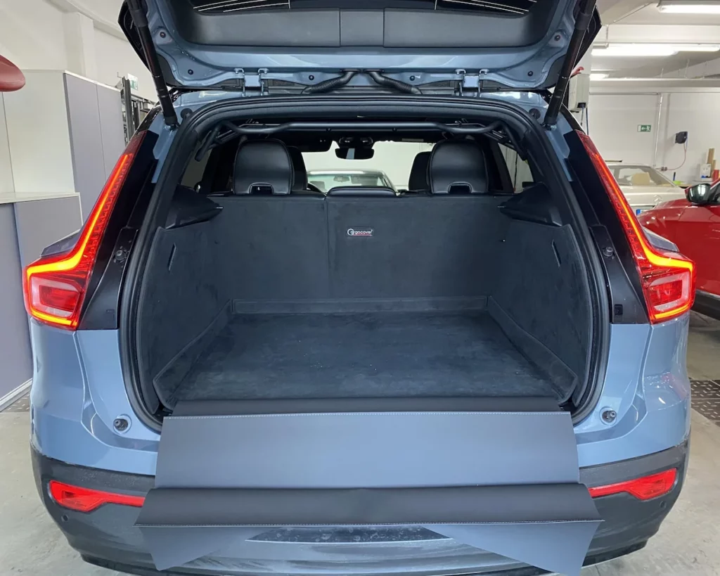 Hund Kofferraumschutz VOLVO XC40 (X) ab 2017 - Kofferraumschutz für Hunde - Kofferraumwanne von CargoCover - Produktbild 1